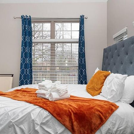 Chic Uptown Unit With Gym, Pool Apartment Шарлът Екстериор снимка